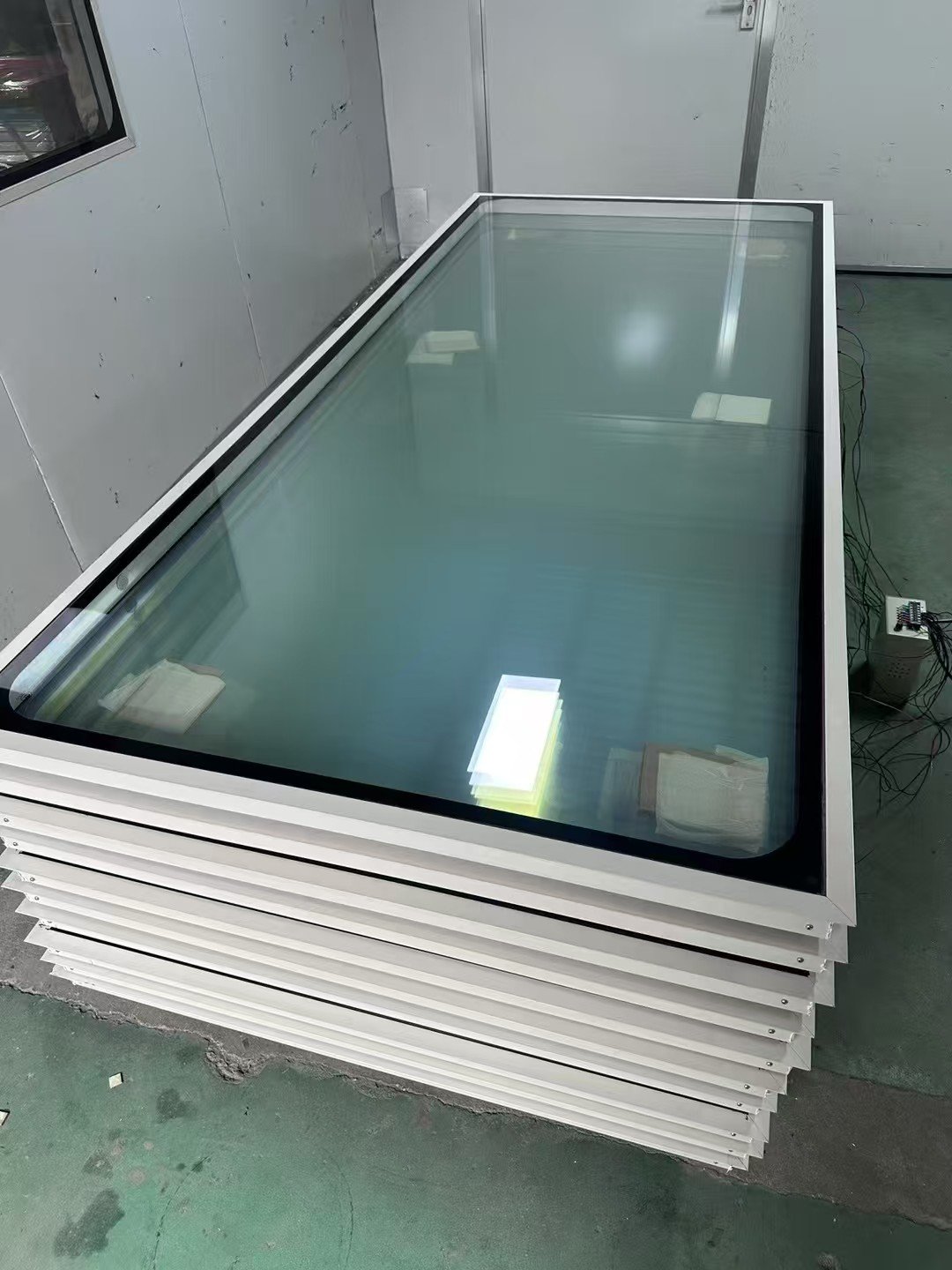 洁净窗堆叠成品 厂房内